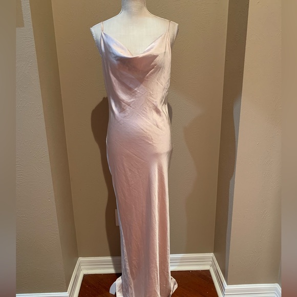 Pretty Lavish bridesmaid gown - Picture 11 of 11